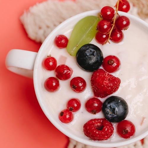 yoghurt and berries, which are foods that lower blood pressure